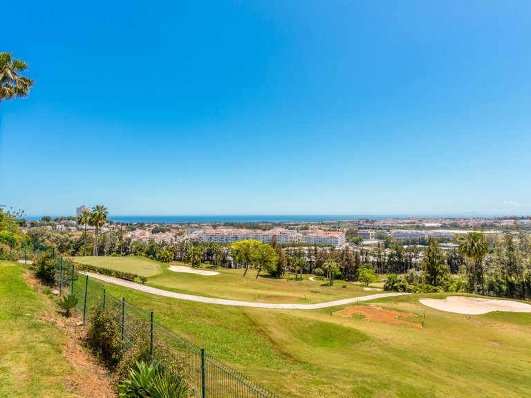 Apartment for Sale in Marbella, Malaga, Nueva Andalucia 31