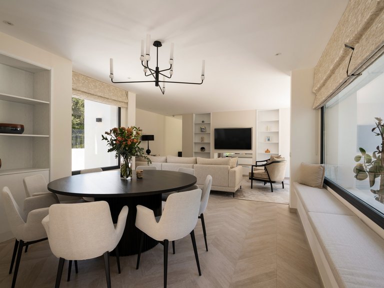 Villa for Sale in Marbella, Malaga, Nueva Andalucia 2