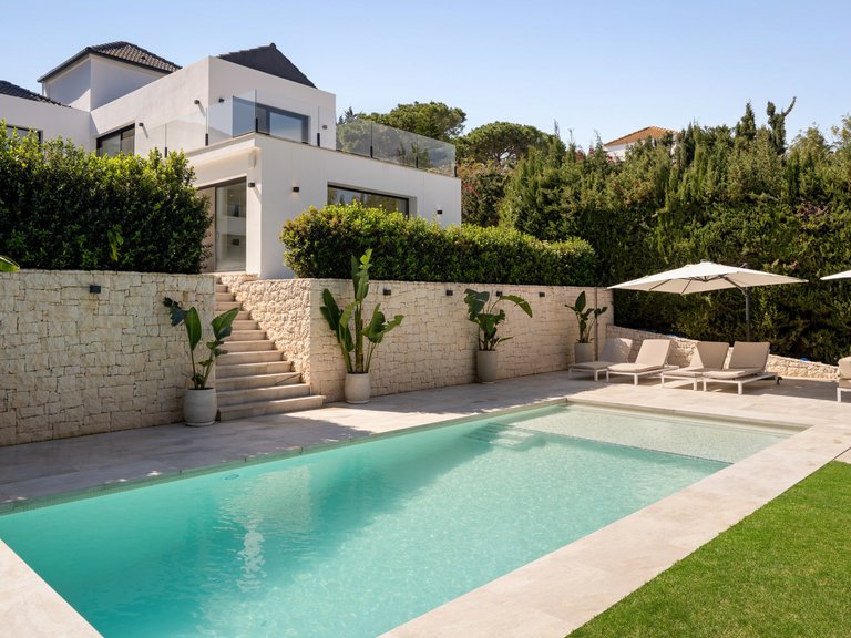 Villa for Sale in Marbella, Malaga, Nueva Andalucia 1