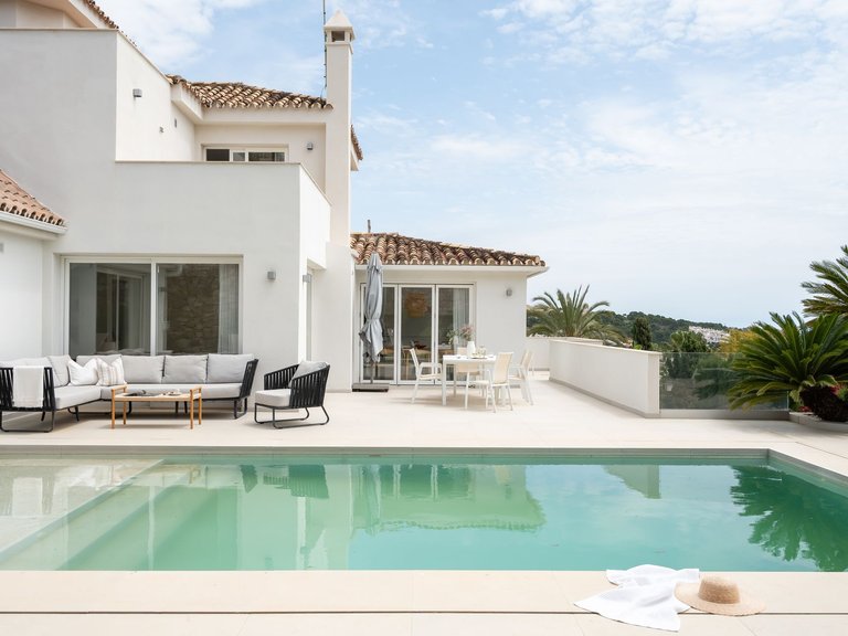 Villa for Sale in Marbella, Malaga, Nueva Andalucia 3