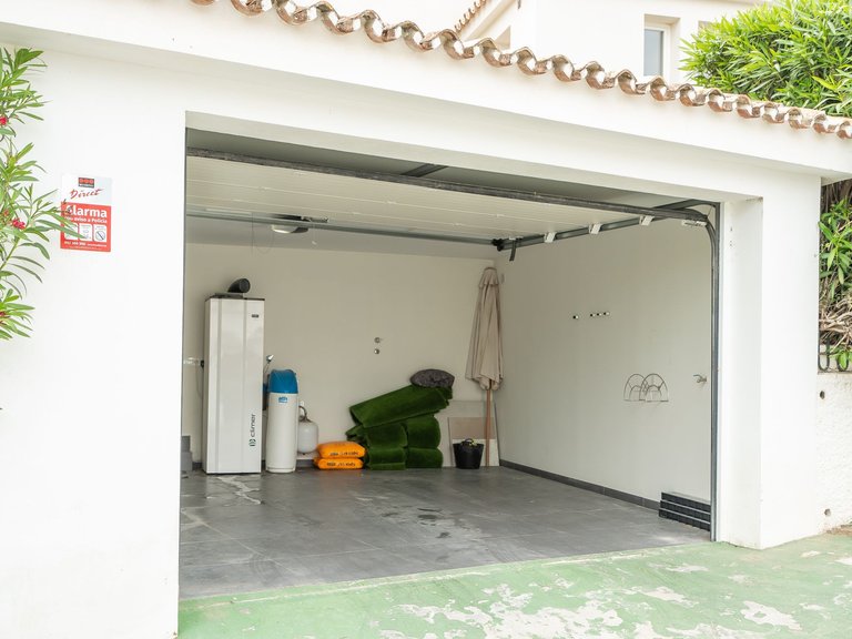 Villa for Sale in Marbella, Malaga, Nueva Andalucia 32