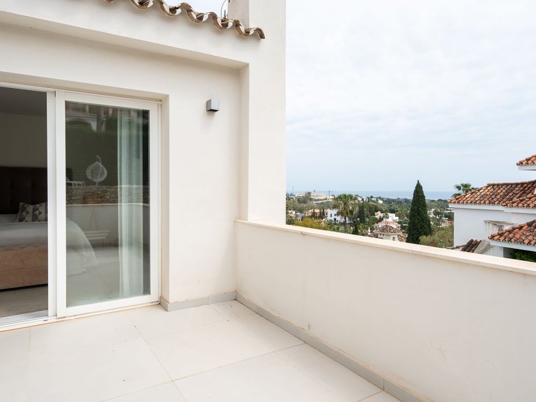 Villa for Sale in Marbella, Malaga, Nueva Andalucia 18