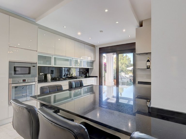 Villa for Sale in Marbella, Malaga 9