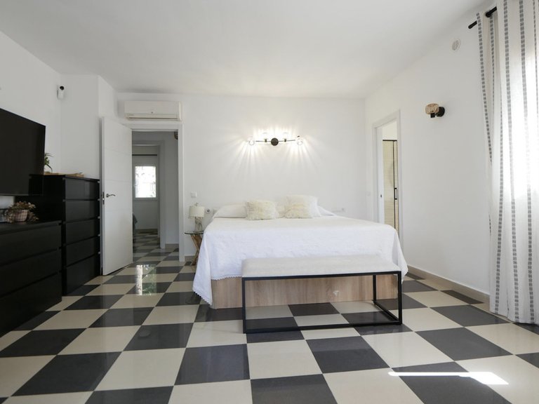 Villa for Sale in Marbella, Malaga 5