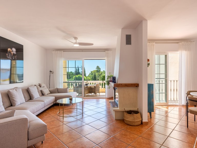 Exklusive Villa in Estepona – Meer- und Bergblick in fußläufiger Entfernung zur Altstadt und zum Strand. 3