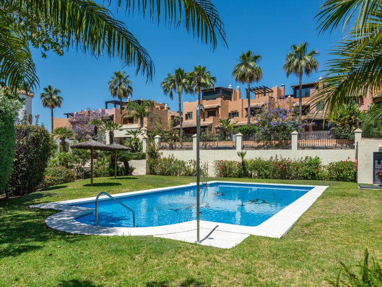 Exklusive Villa in Estepona – Meer- und Bergblick in fußläufiger Entfernung zur Altstadt und zum Strand. 30