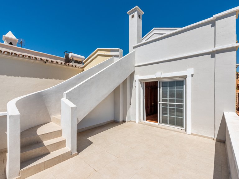 Exklusive Villa in Estepona – Meer- und Bergblick in fußläufiger Entfernung zur Altstadt und zum Strand. 15