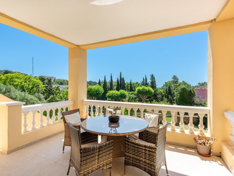 Exklusive Villa in Estepona – Meer- und Bergblick in fußläufiger Entfernung zur Altstadt und zum Strand. 8