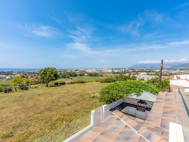 Villa for Sale in Marbella, Malaga, Nueva Andalucia 17