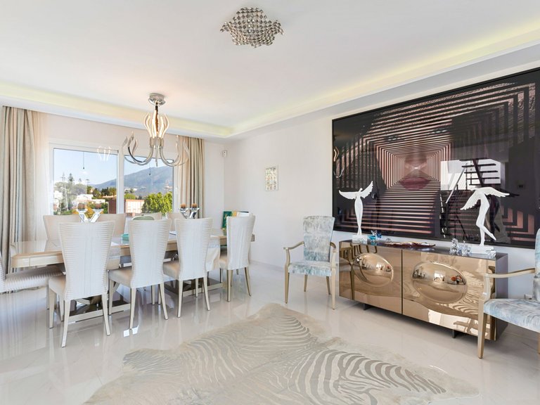Villa for Sale in Marbella, Malaga, Nueva Andalucia 12