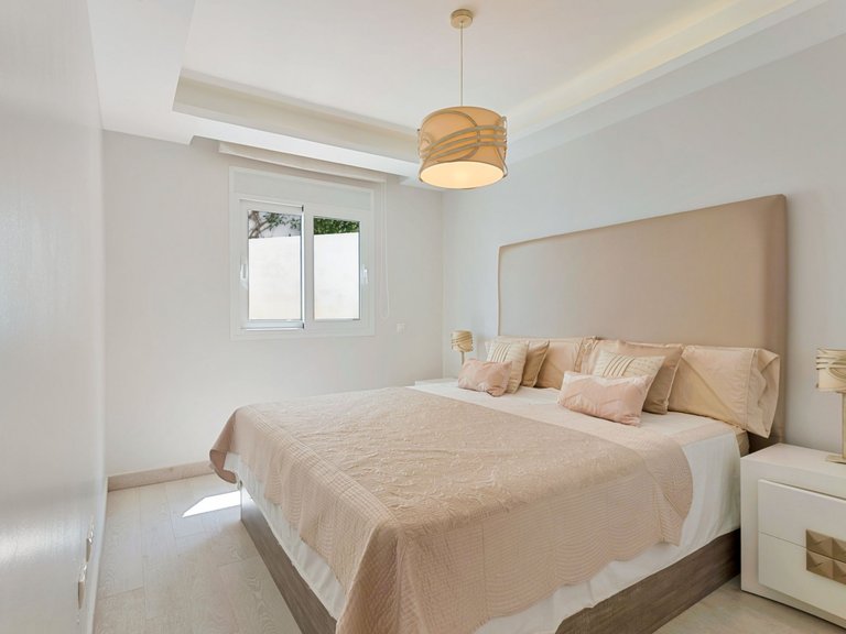 Villa for Sale in Marbella, Malaga, Nueva Andalucia 8