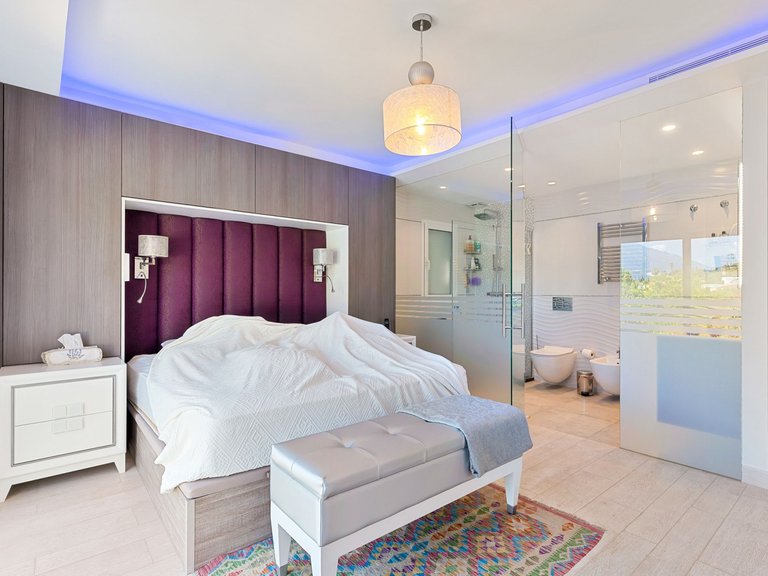 Villa for Sale in Marbella, Malaga, Nueva Andalucia 10