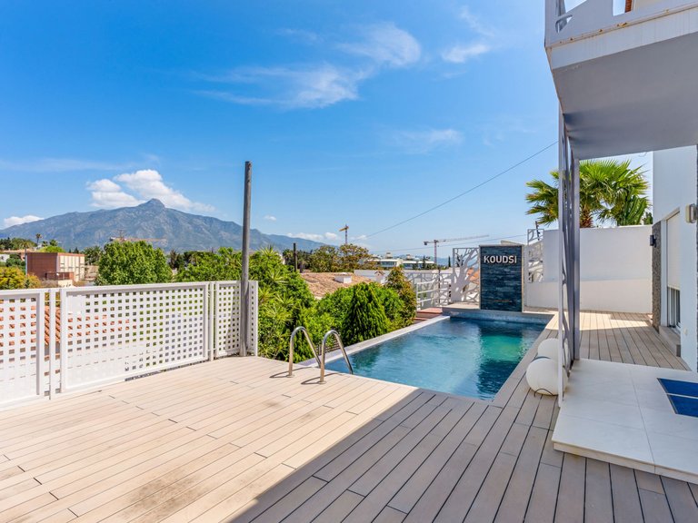 Villa for Sale in Marbella, Malaga, Nueva Andalucia 2