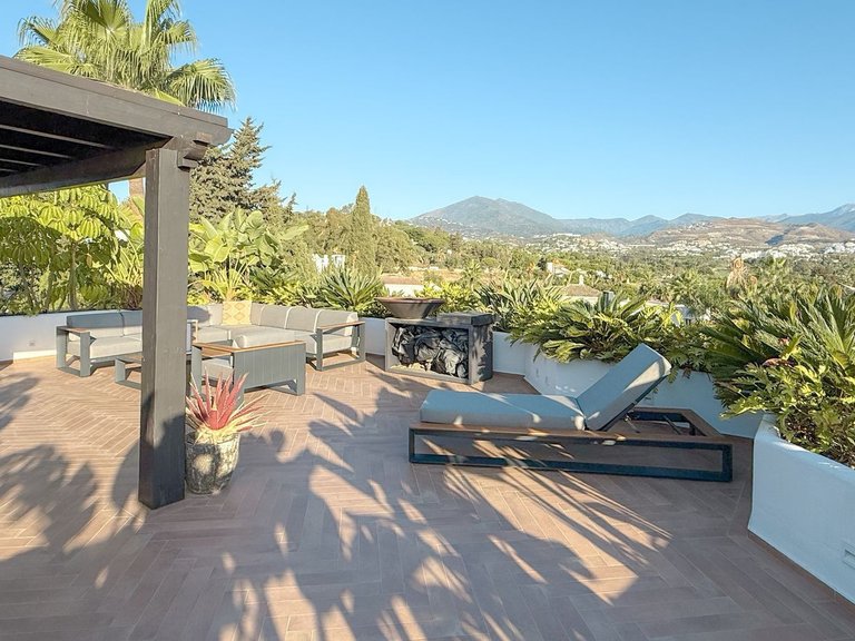 Penthouse for Sale in Marbella, Malaga, Nueva Andalucia 14