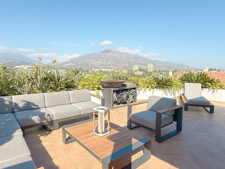 Penthouse for Sale in Marbella, Malaga, Nueva Andalucia 7