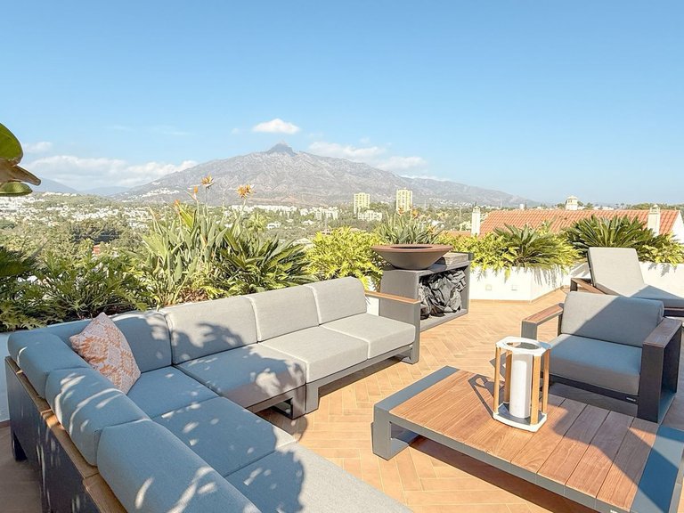 Penthouse for Sale in Marbella, Malaga, Nueva Andalucia 10