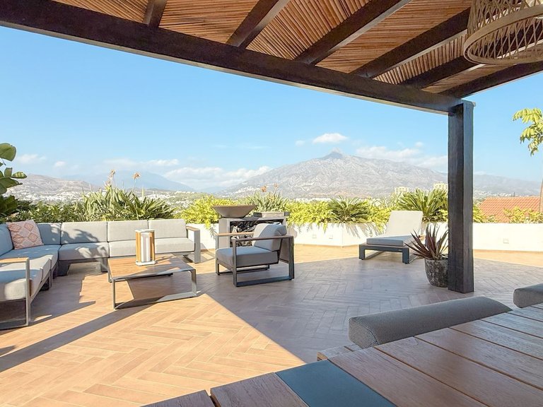 Penthouse for Sale in Marbella, Malaga, Nueva Andalucia 11