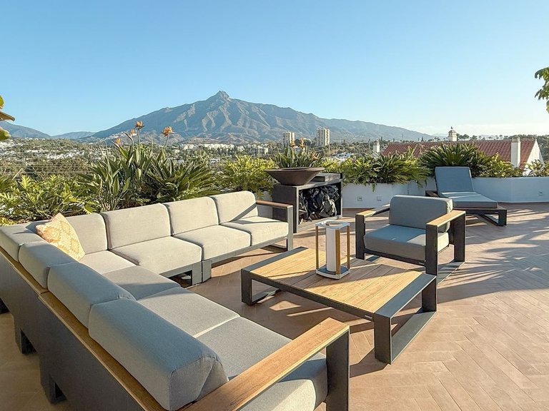 Penthouse for Sale in Marbella, Malaga, Nueva Andalucia 16