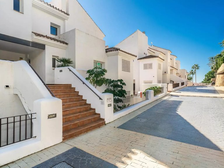 Duplex Penthouse in Nueva Andalucia 3
