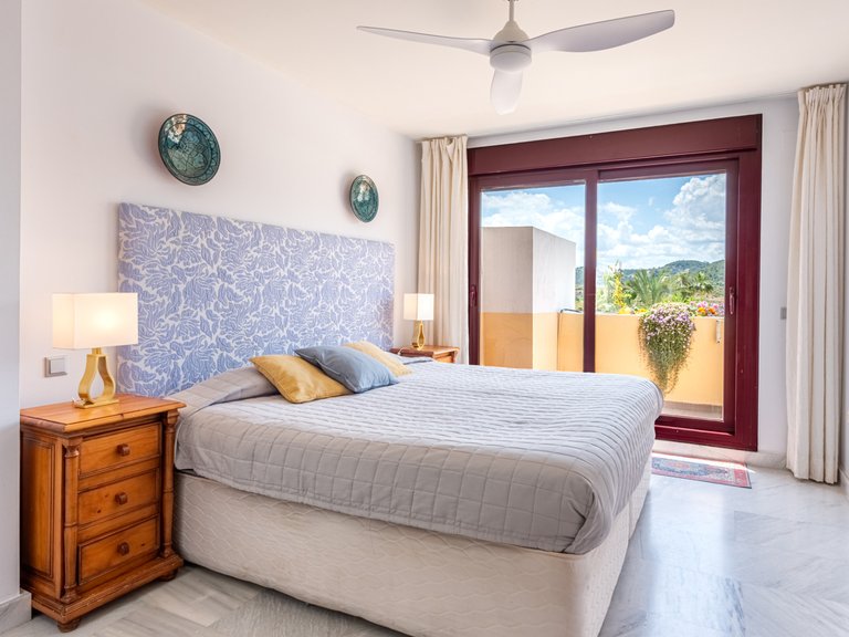 Apartment for Sale in Benahavis, Malaga, 11