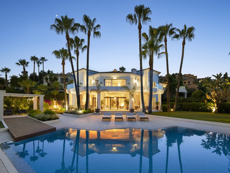 Villa for Sale in Nueva Andalucia Malaga 1