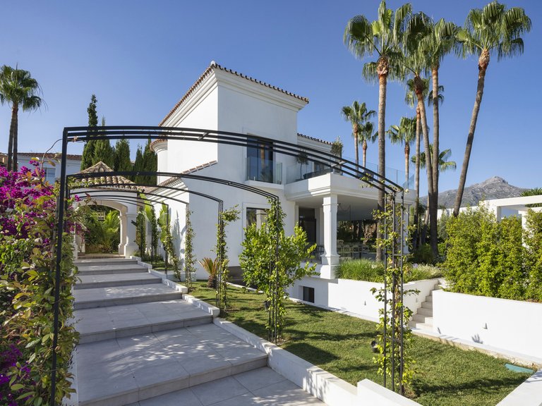 Villa for Sale in Nueva Andalucia Malaga 4