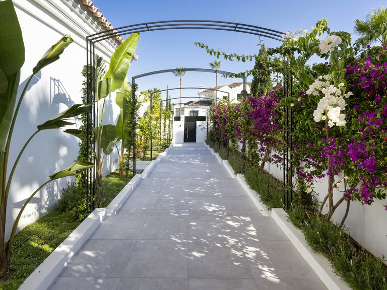 Villa for Sale in Nueva Andalucia Malaga 15