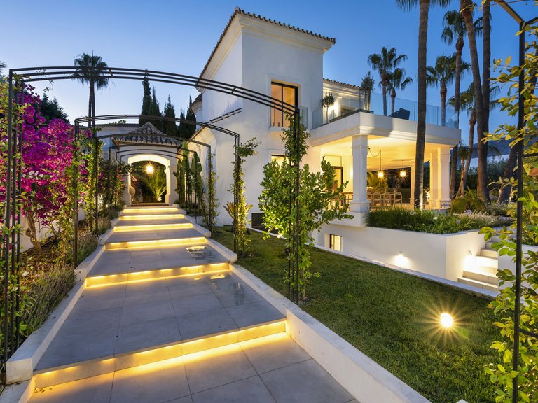 Villa for Sale in Nueva Andalucia Malaga 2