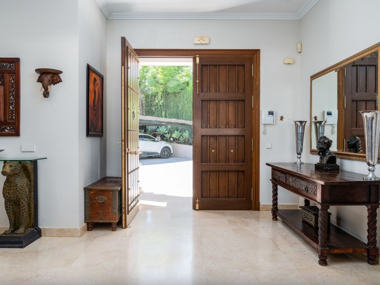 BEEINDRUCKENDE VILLA ZUM VERKAUF IN NUEVA ANDALUCIA 9