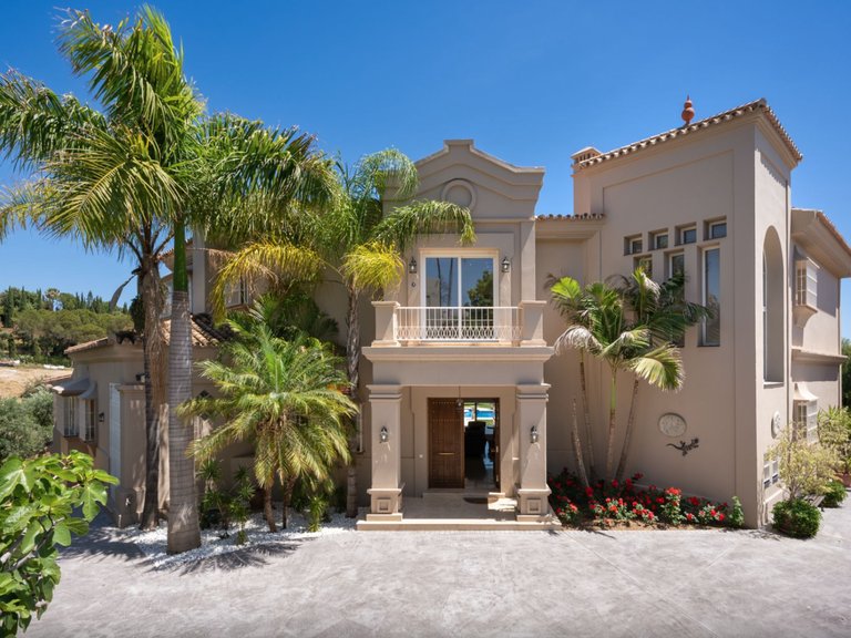 BEEINDRUCKENDE VILLA ZUM VERKAUF IN NUEVA ANDALUCIA 6
