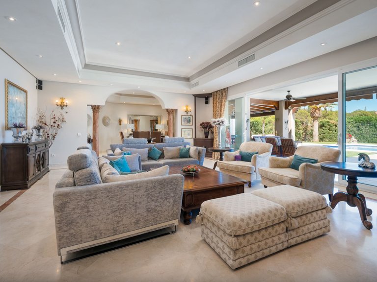 BEEINDRUCKENDE VILLA ZUM VERKAUF IN NUEVA ANDALUCIA 5