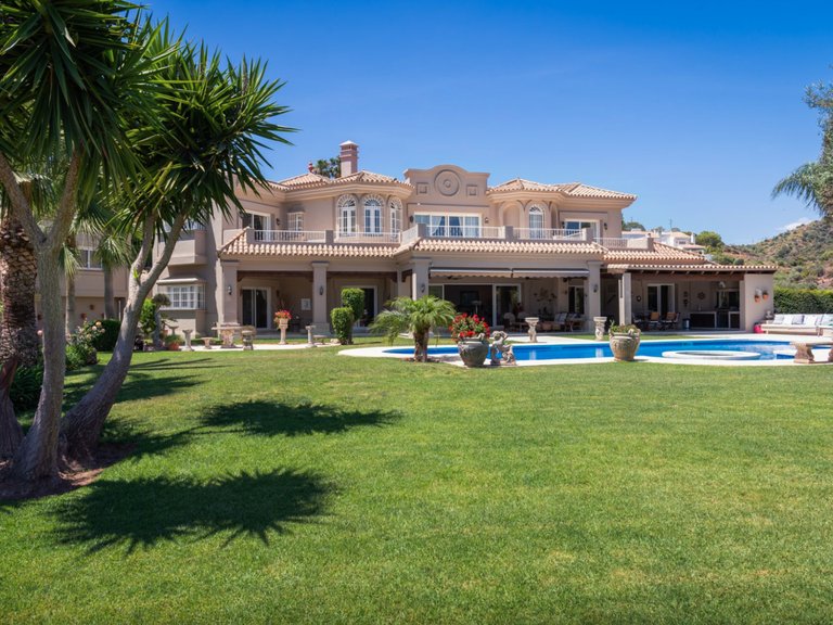 BEEINDRUCKENDE VILLA ZUM VERKAUF IN NUEVA ANDALUCIA 17