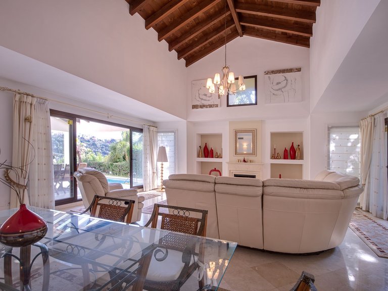 VILLA FOR SALE IN LOS ARQUEROS 10