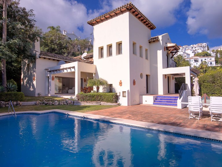 VILLA FOR SALE IN LOS ARQUEROS 3