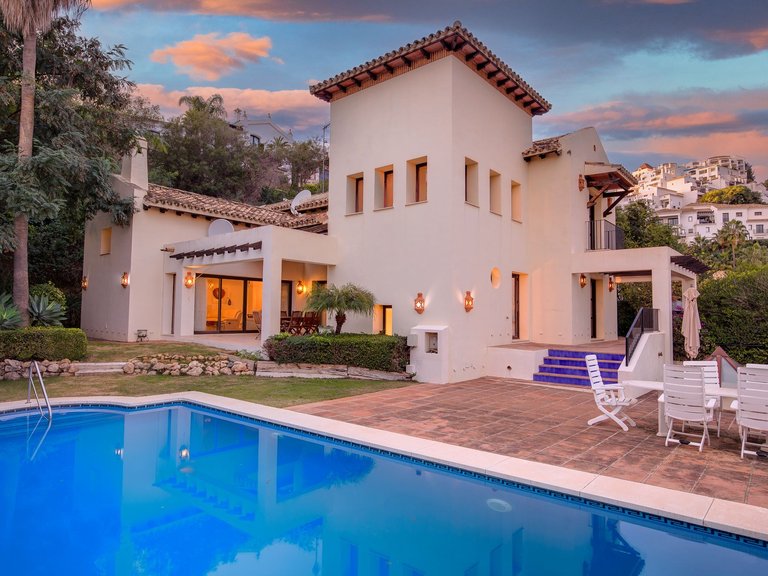 VILLA FOR SALE IN LOS ARQUEROS 1
