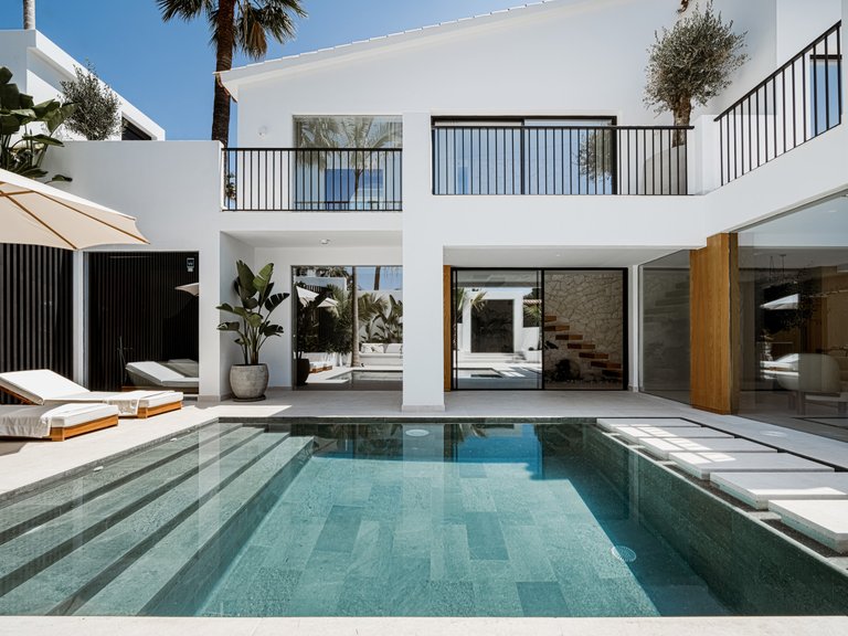 Villa for Sale in Nueva Andalucia Malaga 1