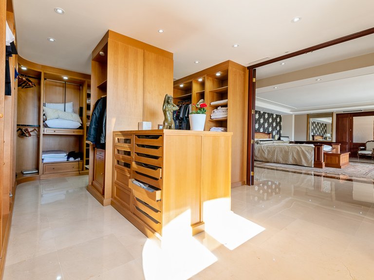 IMPRESSIVE MANSION FOR SALE IN LA ZAGALETA 14