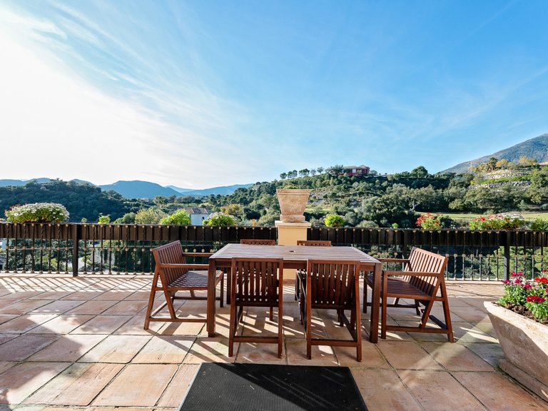 IMPRESSIVE MANSION FOR SALE IN LA ZAGALETA 20