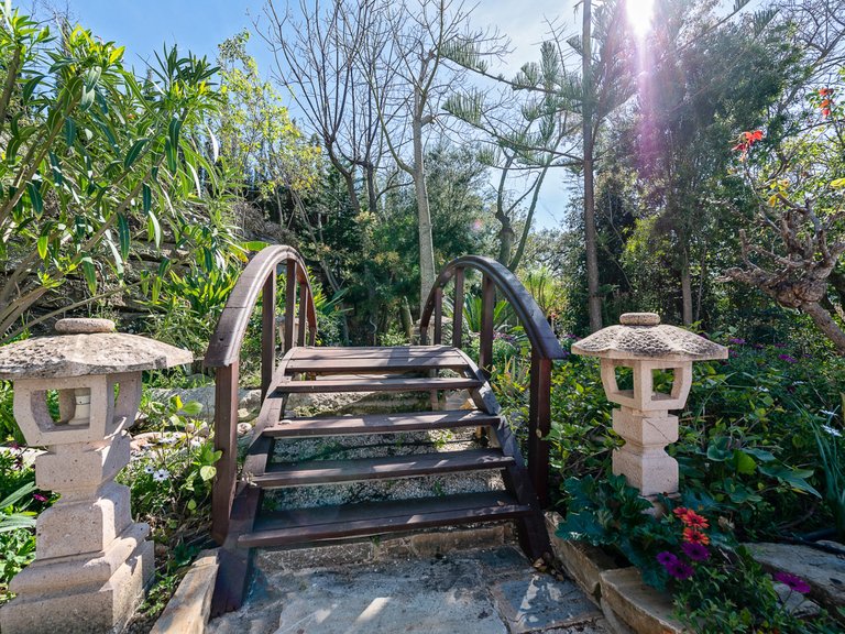 IMPRESSIVE MANSION FOR SALE IN LA ZAGALETA 29