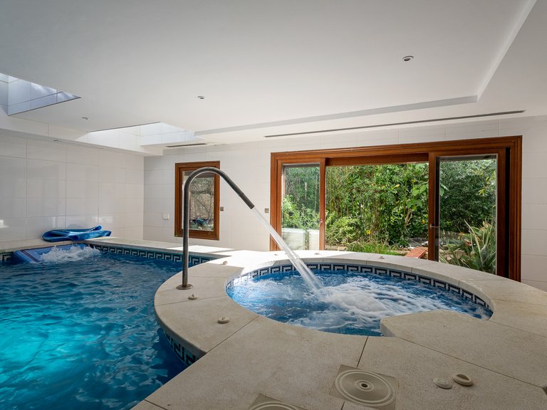IMPRESSIVE MANSION FOR SALE IN LA ZAGALETA 26