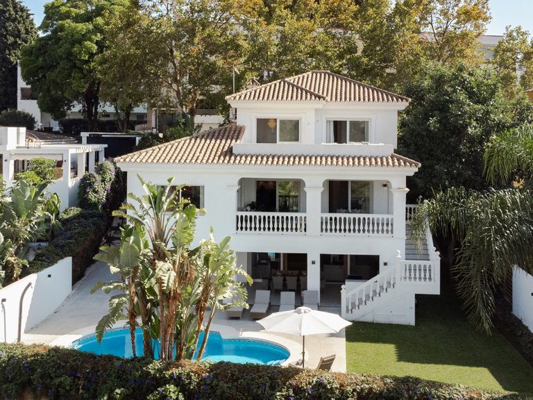 Villa for Sale in Nueva Andalucia Malaga 3