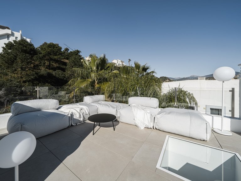 PENTHOUSE RÉNOVÉ À VENDRE À LA QUINTA 25