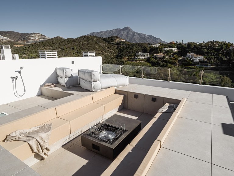 PENTHOUSE RÉNOVÉ À VENDRE À LA QUINTA 24