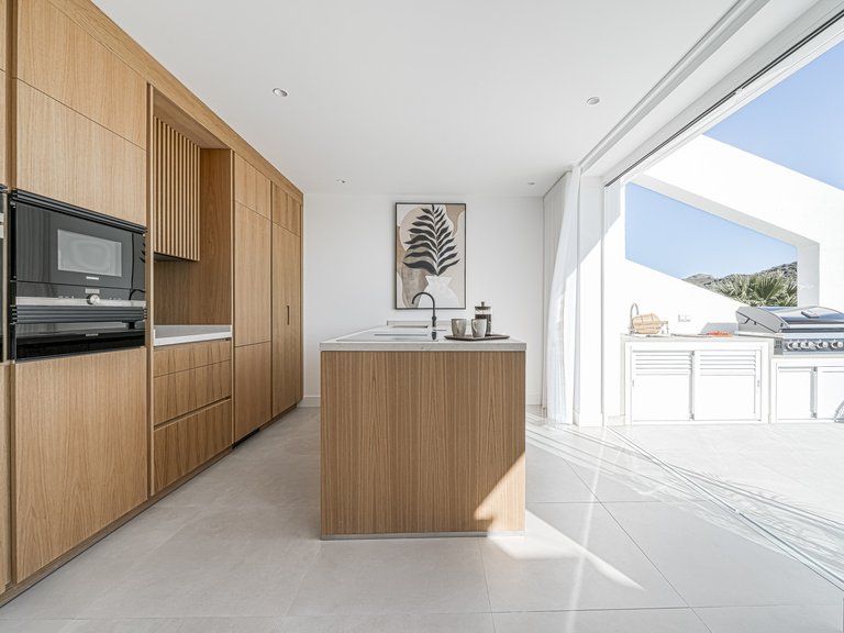 PENTHOUSE RÉNOVÉ À VENDRE À LA QUINTA 7