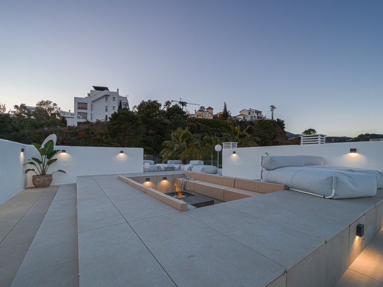 PENTHOUSE RÉNOVÉ À VENDRE À LA QUINTA 29