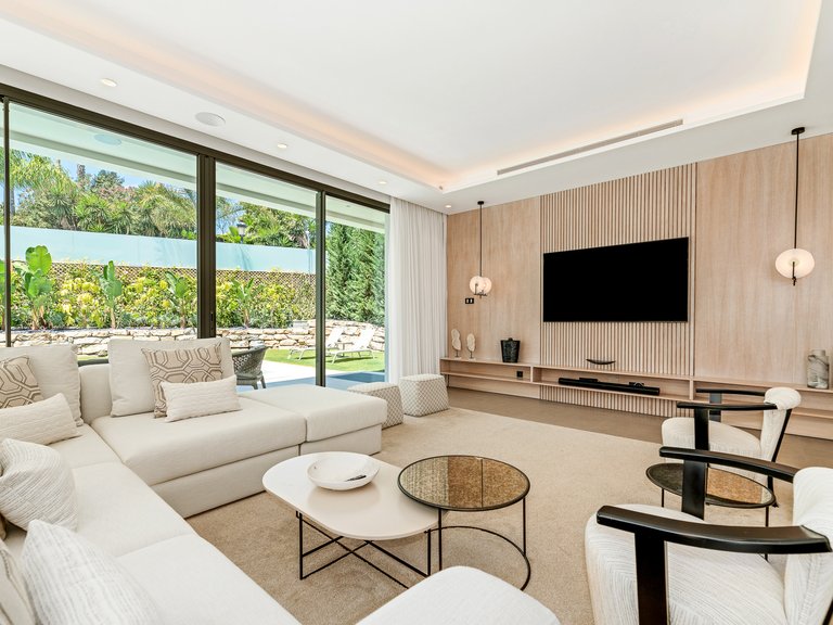 NEWLY BUILT VILLA FOR SALE IN NUEVA ANDALUCIA 2