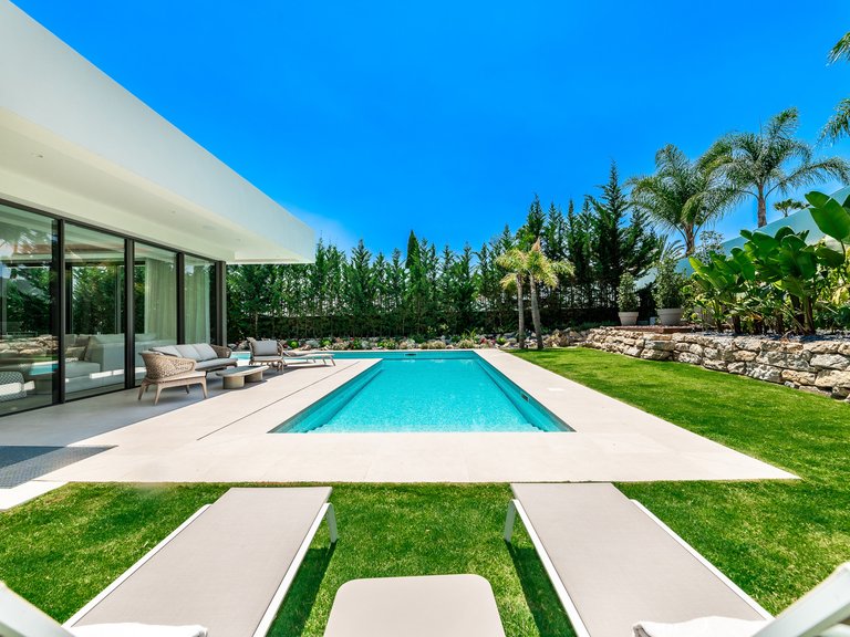 NEWLY BUILT VILLA FOR SALE IN NUEVA ANDALUCIA 19
