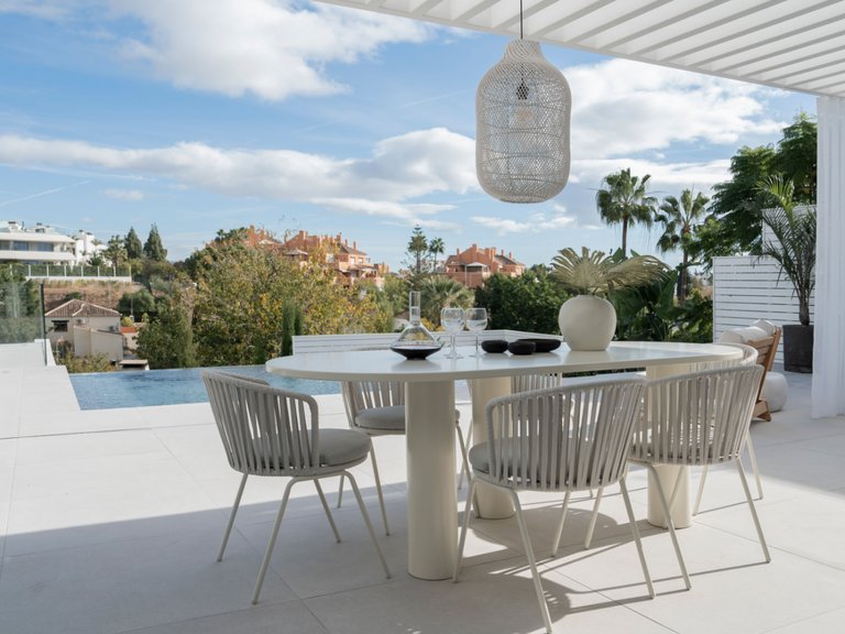 BEACHSIDE, MEDITERRANEAN-SCANDINAVIAN STYLE VILLA FOR SALE IN NUEVA ANDALUCIA, MARBELLA 15