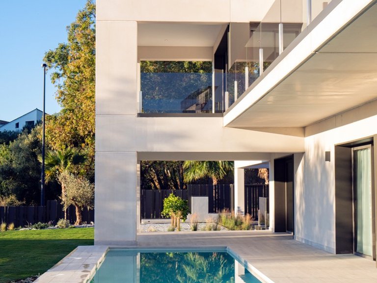 LUXURIOUS CONTEMPORARY VILLA WITH MEDITERRANEAN VIEWS 13