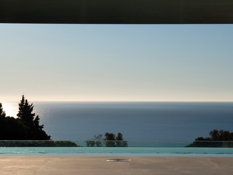 LUXURIOUS CONTEMPORARY VILLA WITH MEDITERRANEAN VIEWS 25